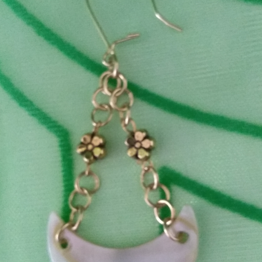 crescent shell earrings - Picture 5 of 6